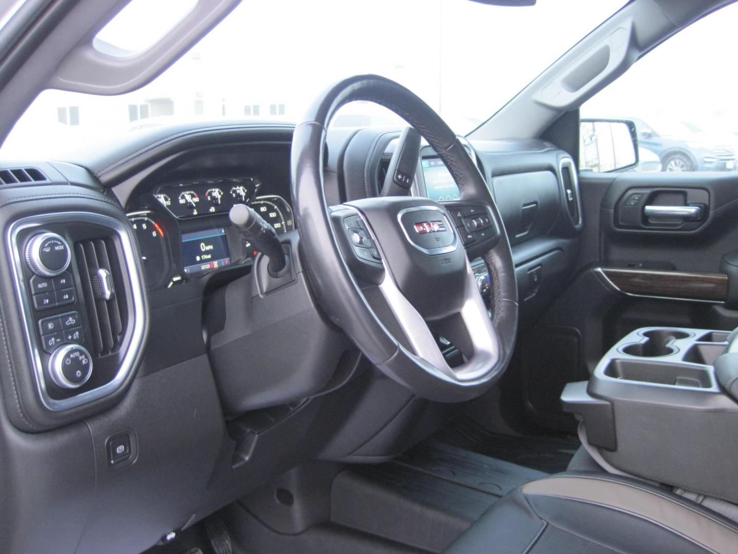 2021 silver /black GMC Sierra 1500 Elevation (3GTU9CED8MG) , located at 9530 Old Seward Highway, Anchorage, AK, 99515, (907) 349-3343, 61.134140, -149.865570 - Nice Low miles GMC Sierra 1500 come take a test drive - Photo#9